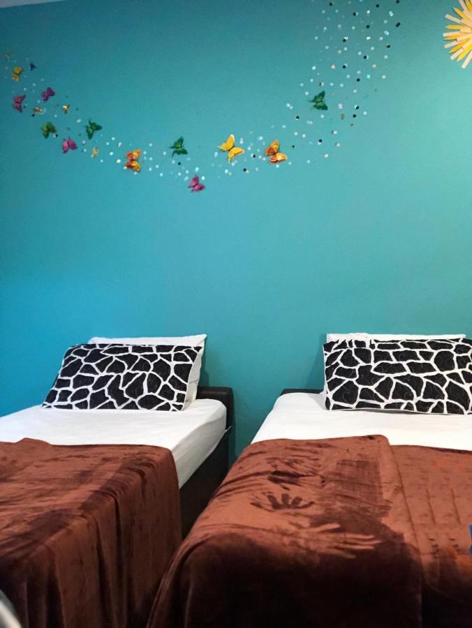 Twin Redux Room